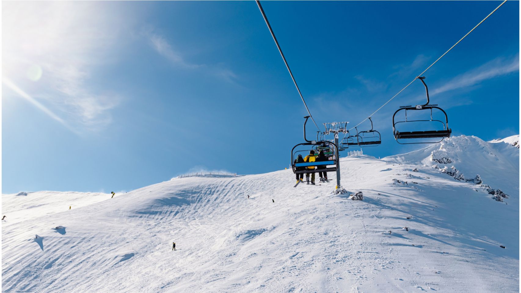 Servicio de telesilla en una pista de esquí