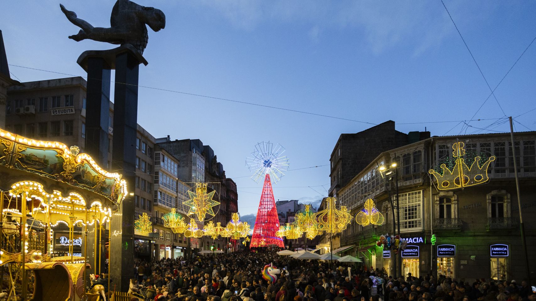 La Puerta del Sol de Vigo decorada por Navidad.