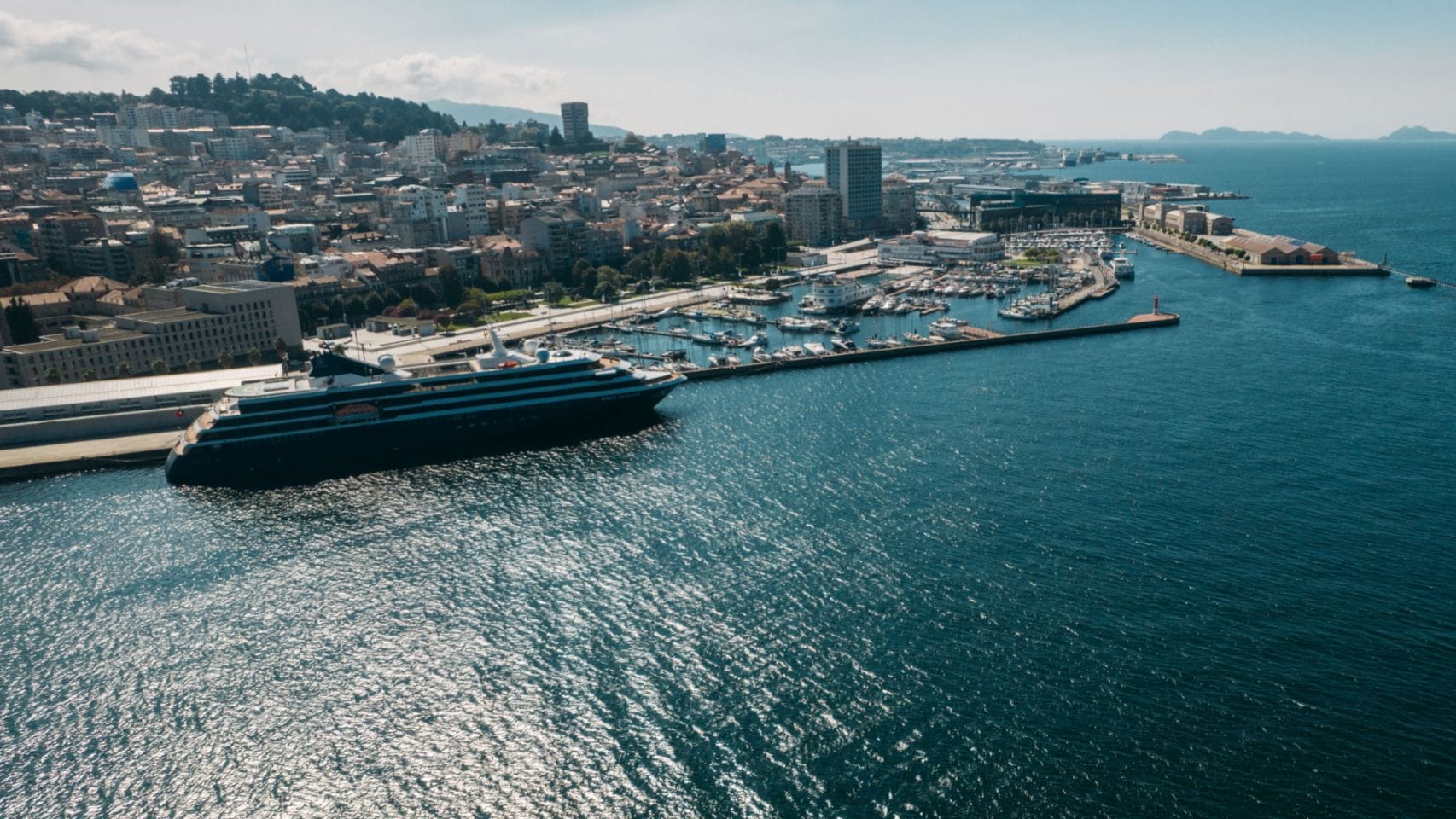 Vista desde el puerto de la ciudad de Vigo.