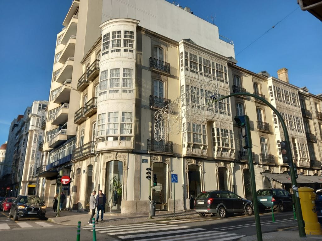 El número 1 de la calle Picavia de A Coruña. Arquitecturas de espías