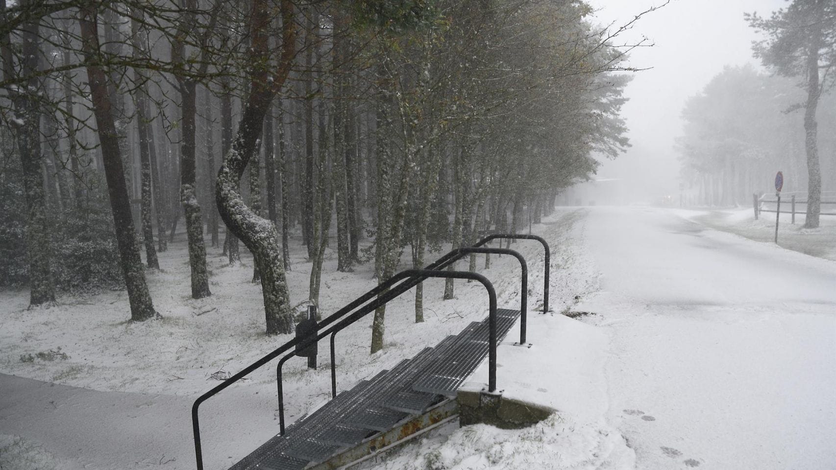 Una zona cubierta de nieve en la estación de esquí de Manzaneda. 