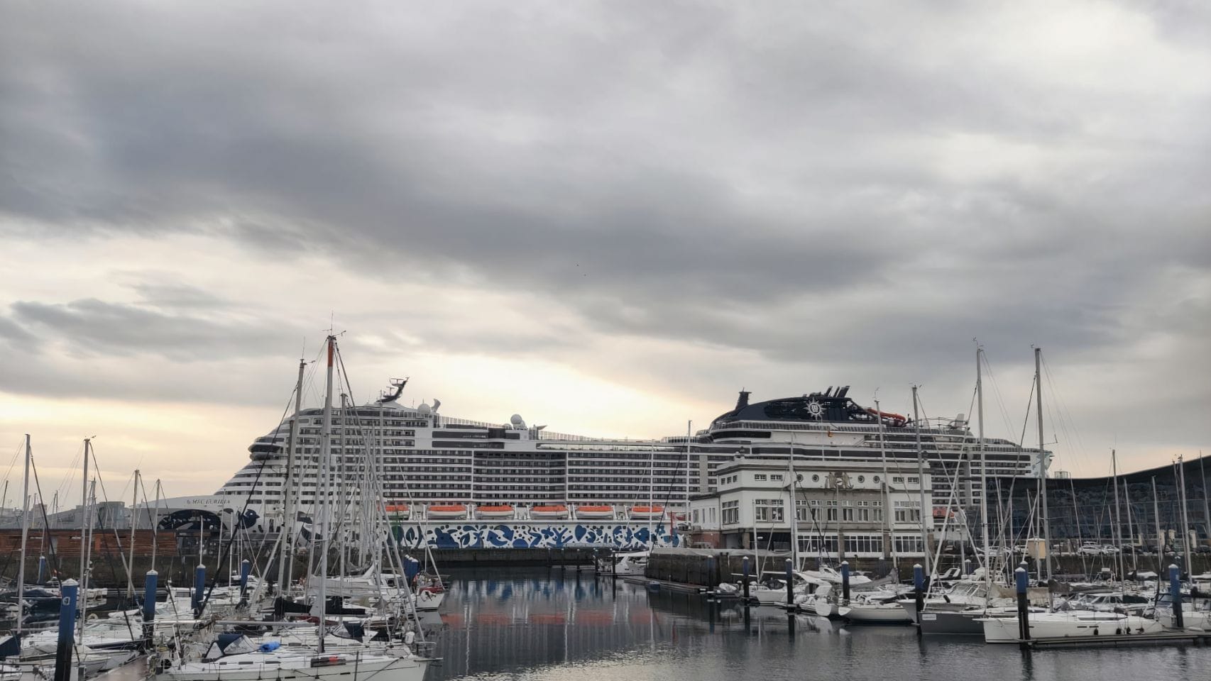 El MSC Euribia en el puerto de A Coruña