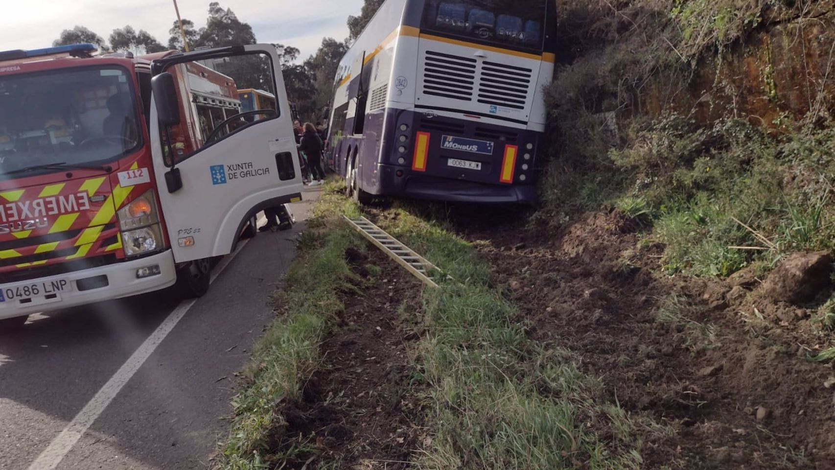 Accidente del autobús en San Xusto, en el ayuntamiento de Lousame