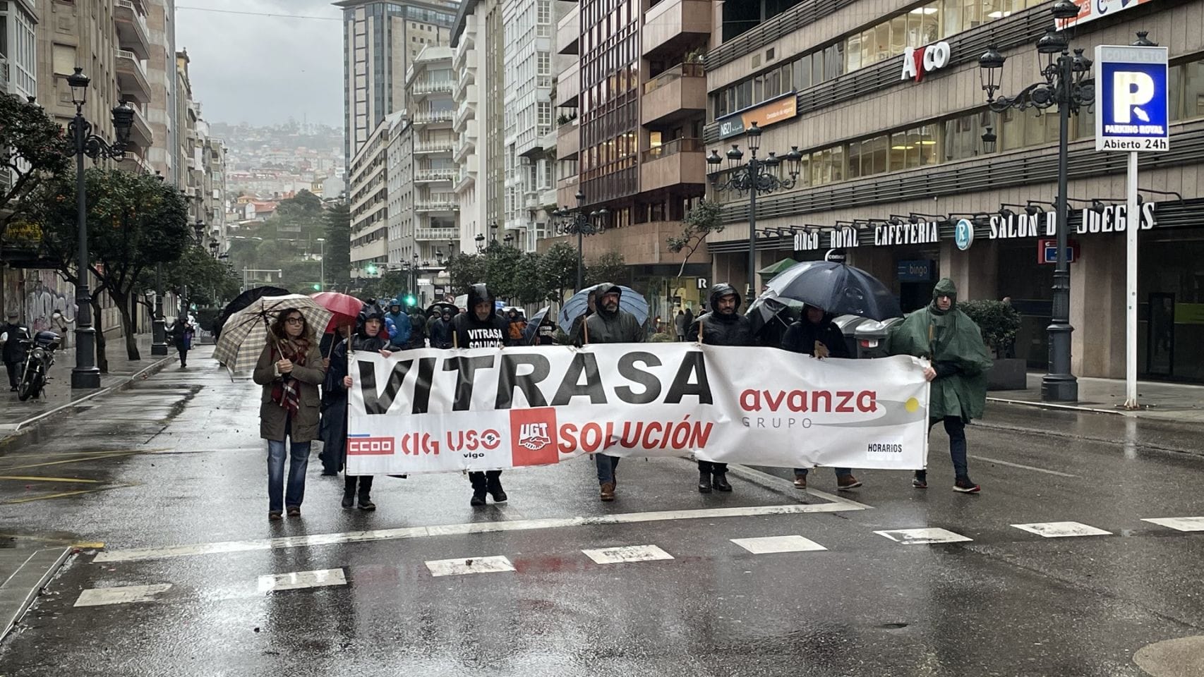 Trabajadores de Vitrasa de movilizan en Vigo a 8 de febrero de 2024.
