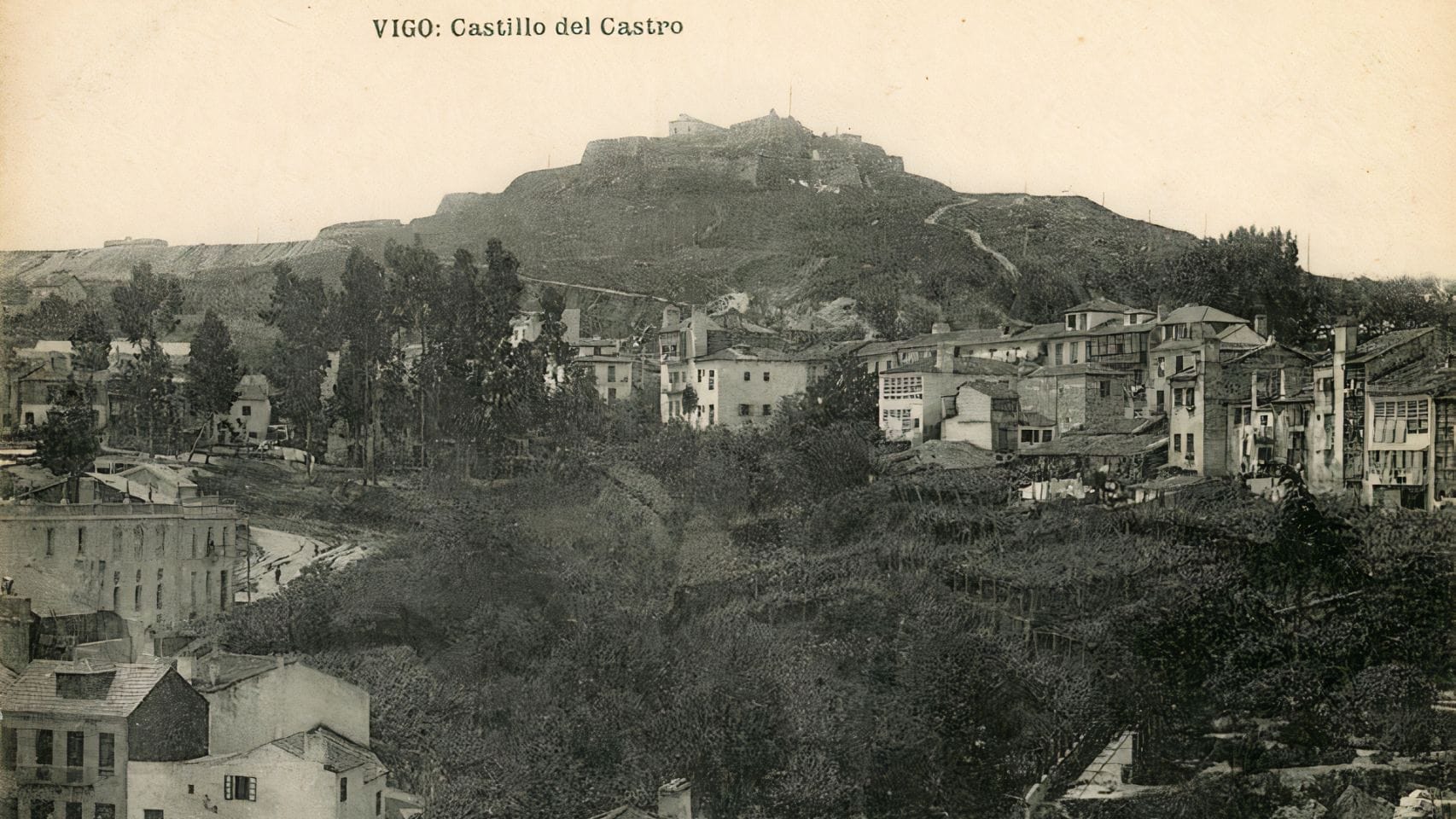 Vista del castillo del monte de O Castro, en Vigo, en torno a 1920.