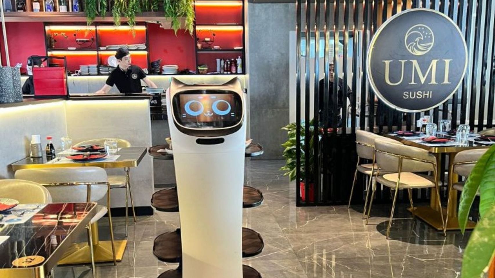 Camarero robot del restaurante Umi Sushi, en Vigo.
