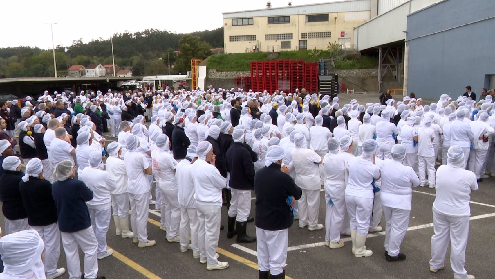 Concentración de trabajadores de la planta de Jealsa en Boiro en memoria de la mujer asesinada por su expareja en Palmeira, Ribeira (A Coruña)
SOCIEDAD AUTONOMÍAS
