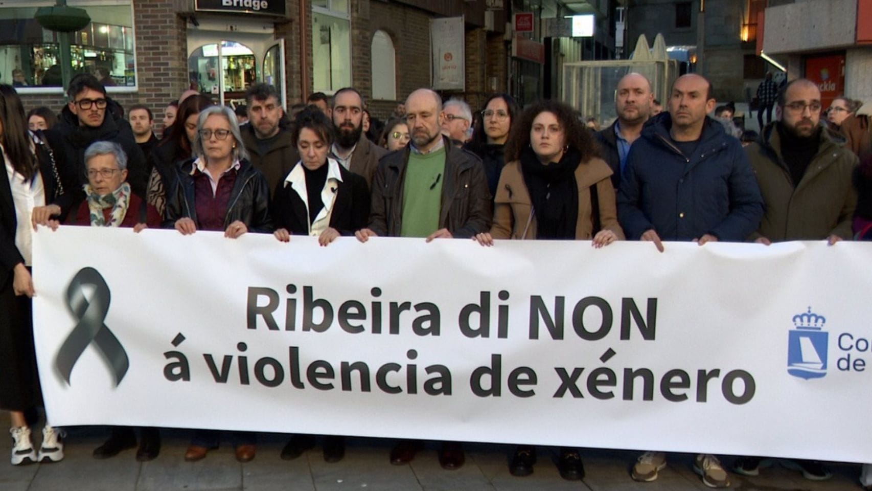 Concentración en Ribeira (A Coruña) el miércoles en nombre de la mujer asesinada.