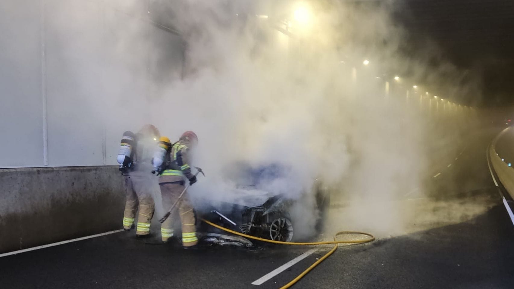 Incendio de un vehículo en el Túnel de Sol y Mar.