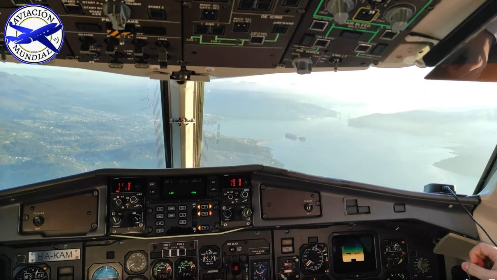 Captura del vídeo compartido desde la cabina de los pilotos.