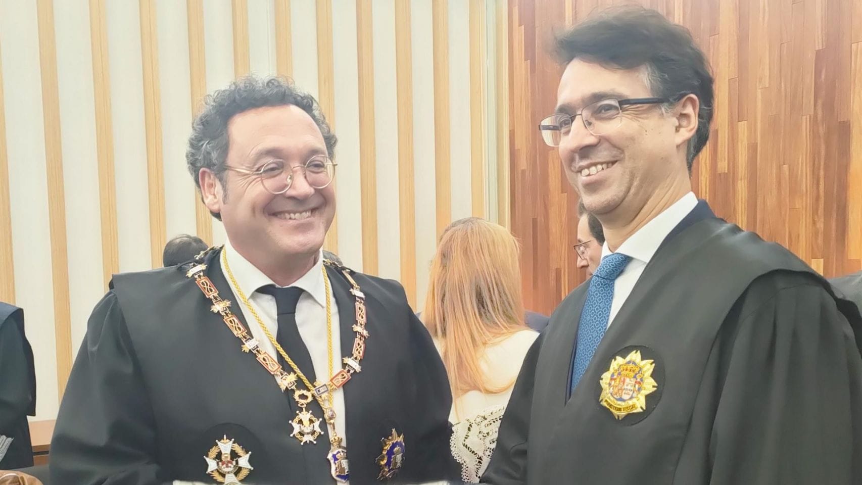 El Fiscal General del Estado, Álvaro García Ortiz (i) y el nuevo fiscal jefe de Área de Vigo, Óscar Vladimir Vallejo Torres, en el acto de toma de posesión del segundo.
