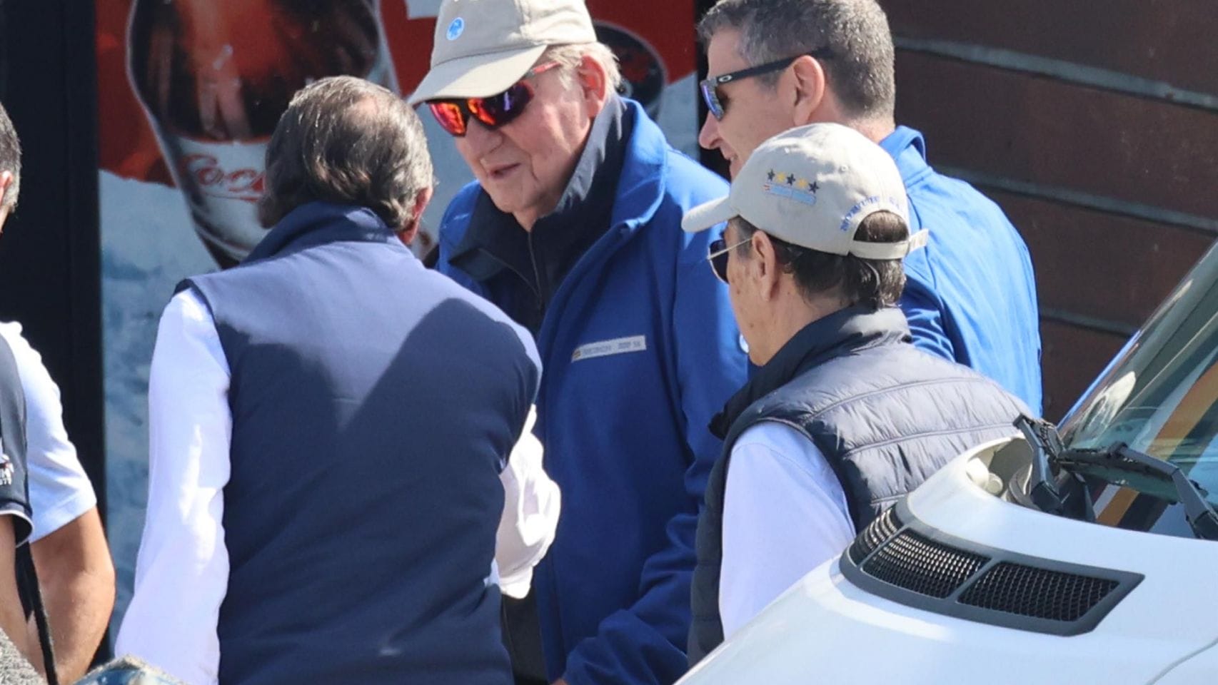 El Rey Juan Carlos su llegada al puerto deportivo, a 20 de abril de 2024, en Sanxenxo.
