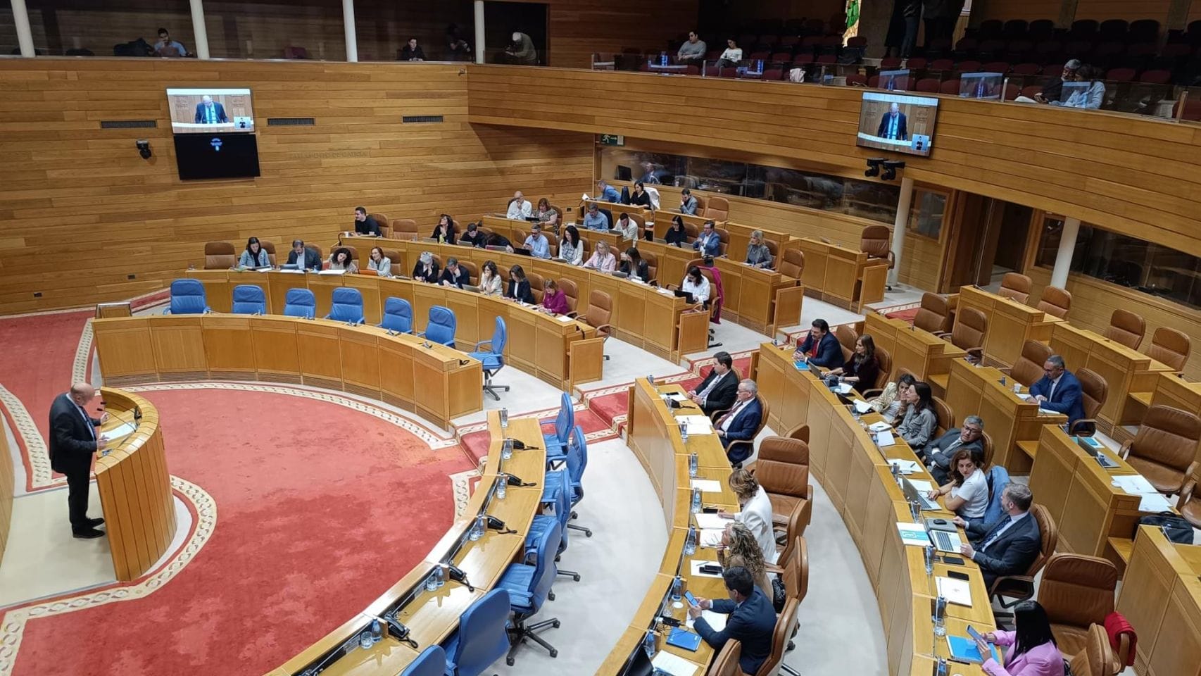 Primer pleno ordinario de la Cámara gallega en la XII Legislatura.