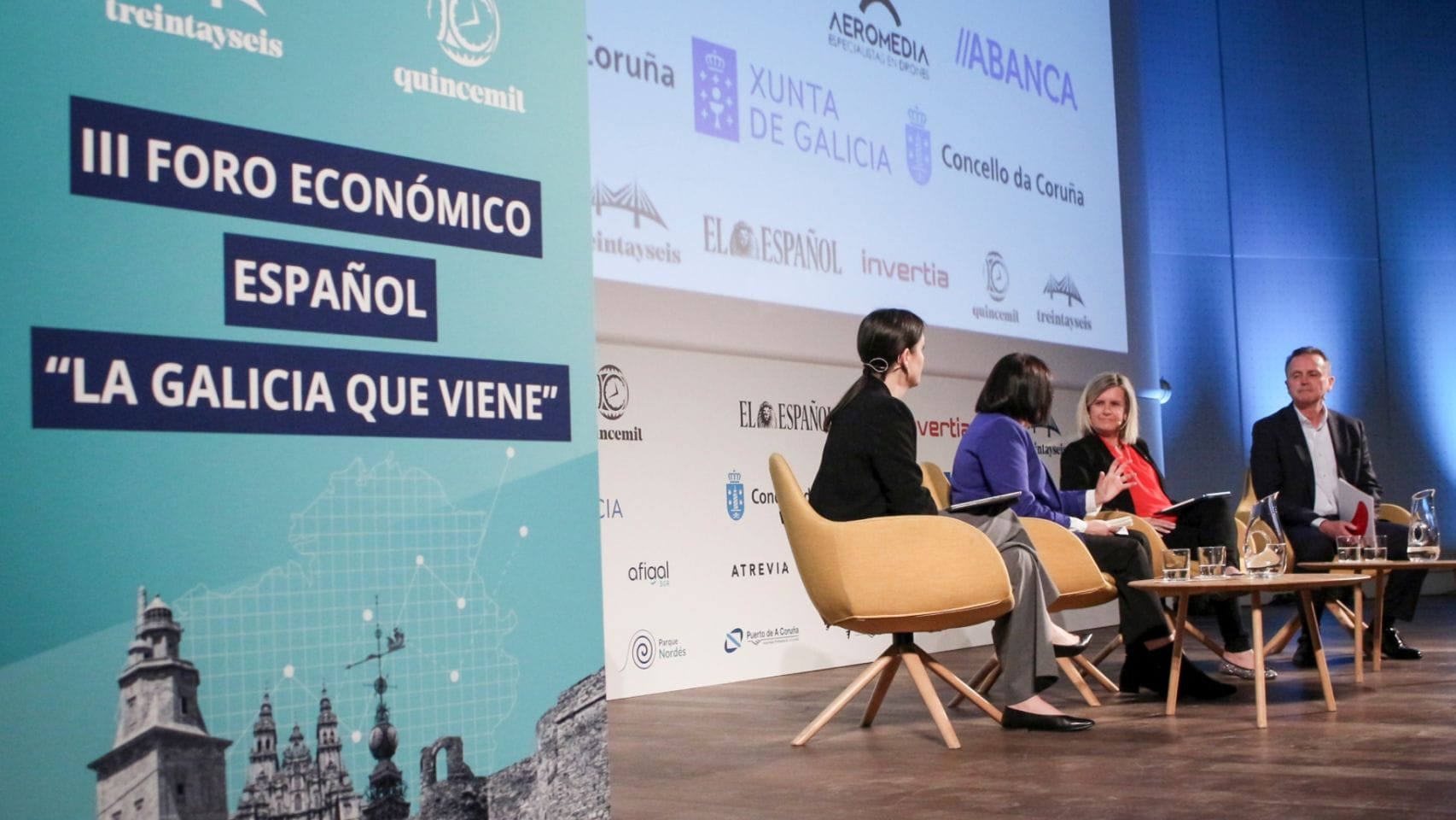 Los participantes en la mesa redonda sobre las grandes empresas gallegas y los ODS.