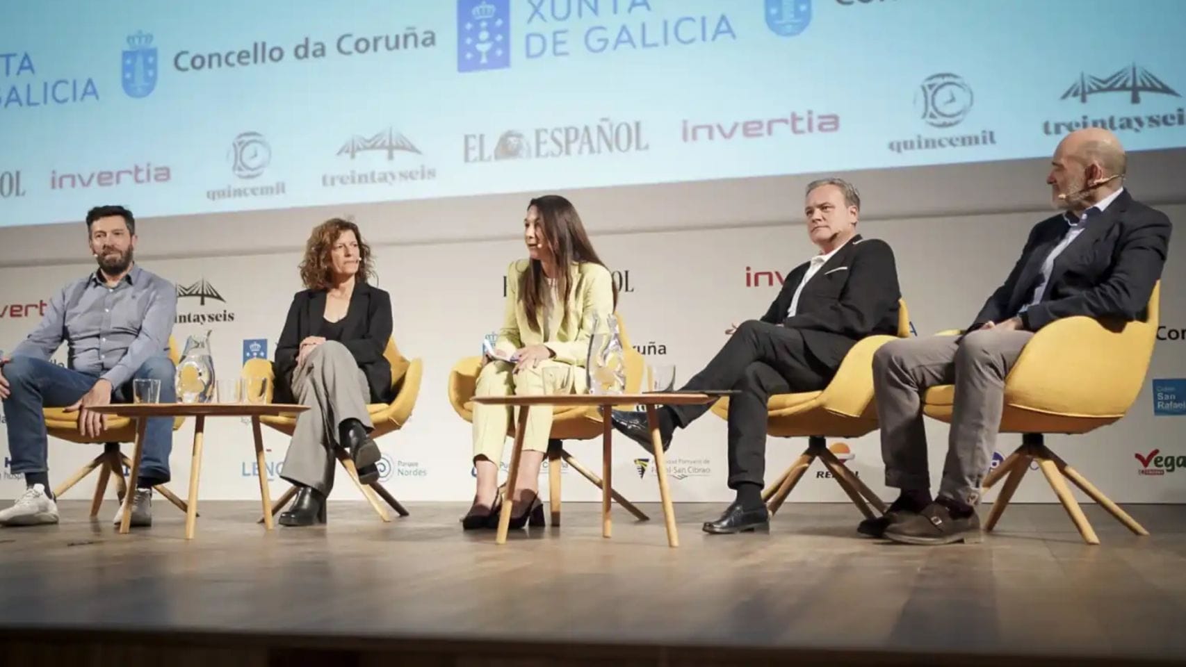 A la izquierda Alfonso Blanco (Clúster Gallego), Rosa Ana García (Diputación de A Coruña), Manuel Mejide (Illux) y Alfonso Martínez (Ciudad de las TIC).