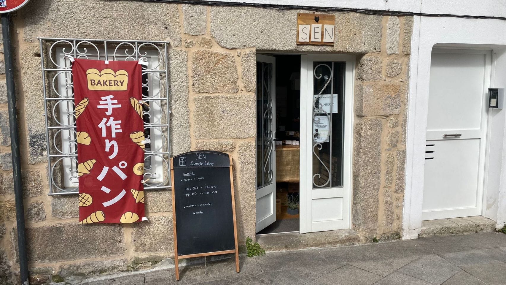 Exterior de la panadería Sen Japanese Bakery, en Vigo.