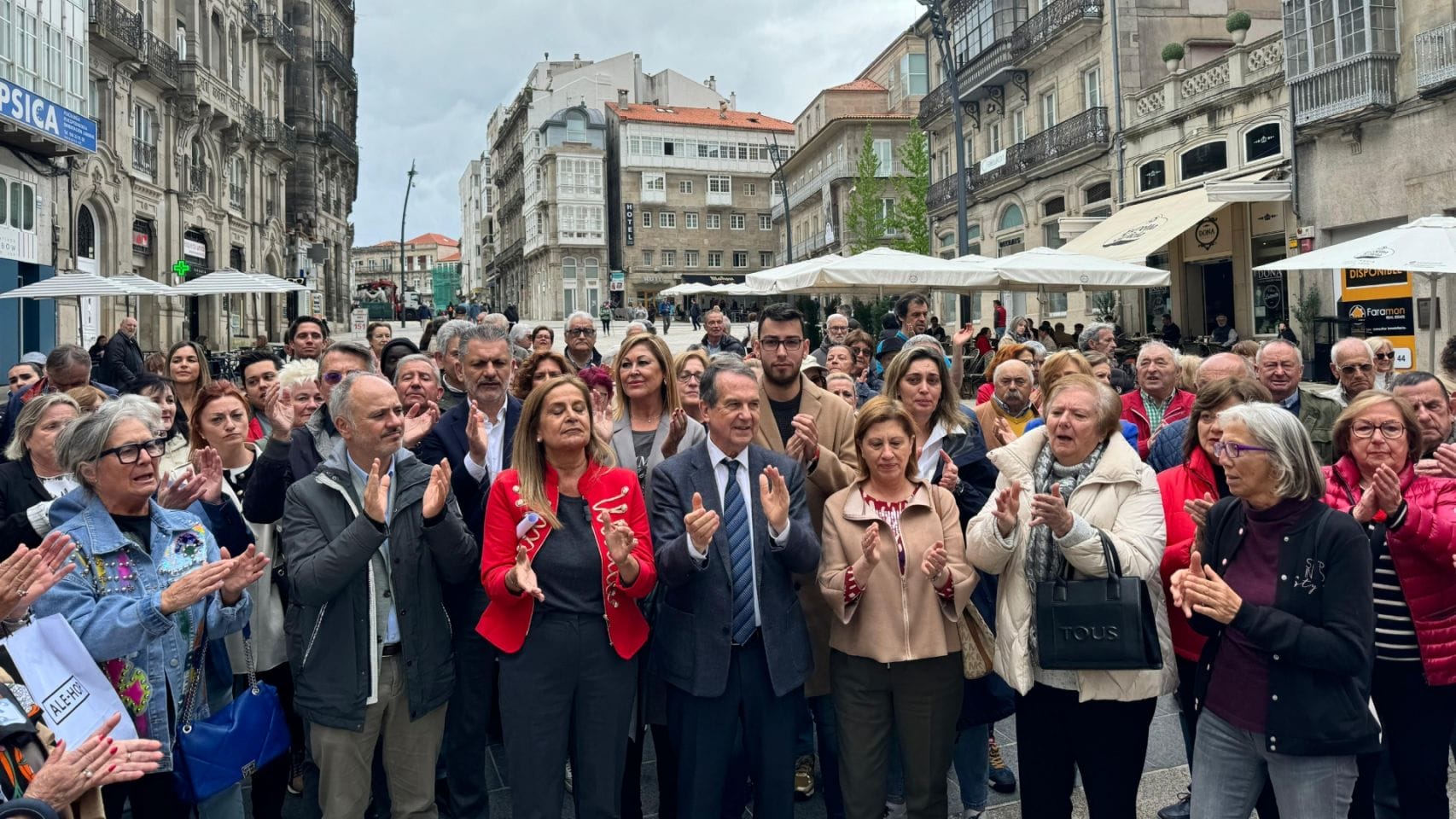 Concentración en Vigo en apoyo al presidente del Gobierno, Pedro Sánchez.