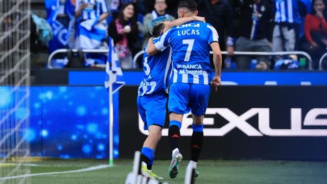 Lucas y Mella celebran uno de los goles del Deportivo ante el Arenteiro