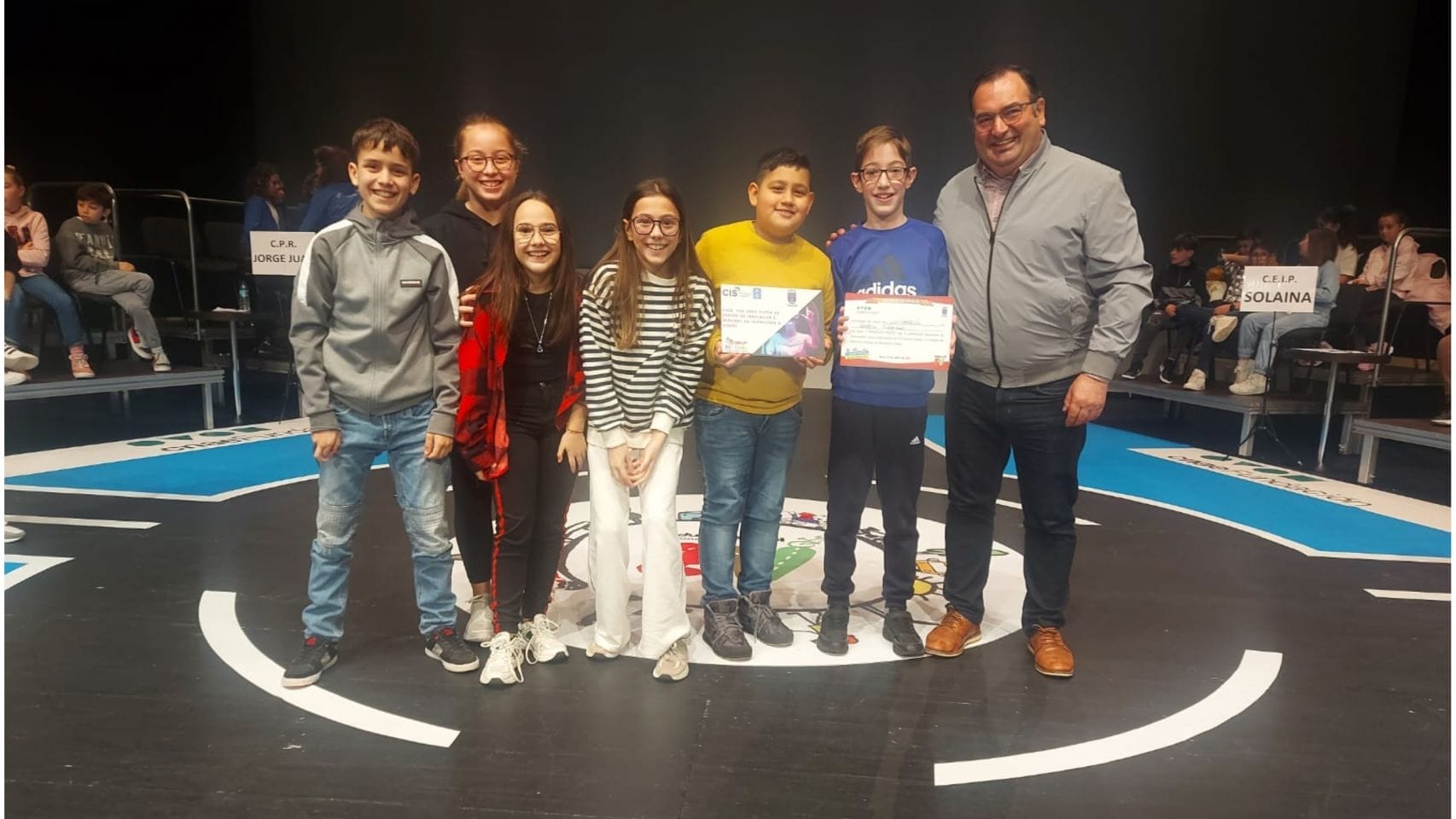 Equipo 'Universión', del CEIP Piñeiros de Narón (A Coruña), ganador en las olimpiadas de la localidad