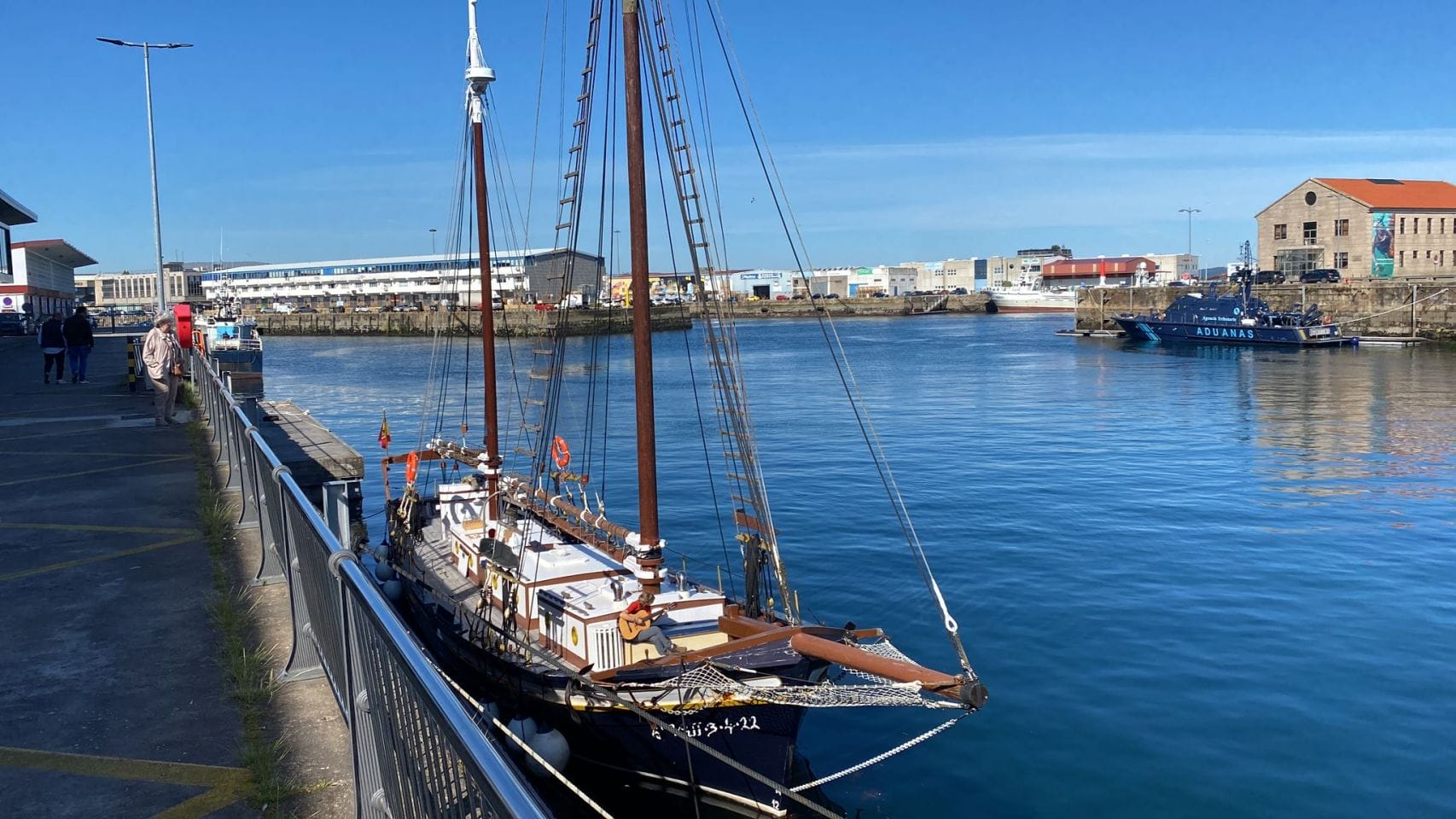 La goleta Evangelina en el Puerto de Vigo.