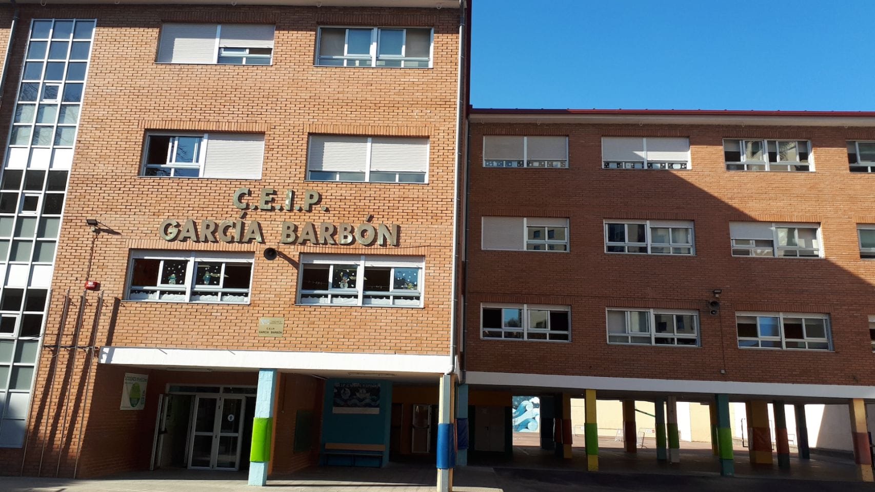 Fachada del CEIP García Barbón, en Vigo.