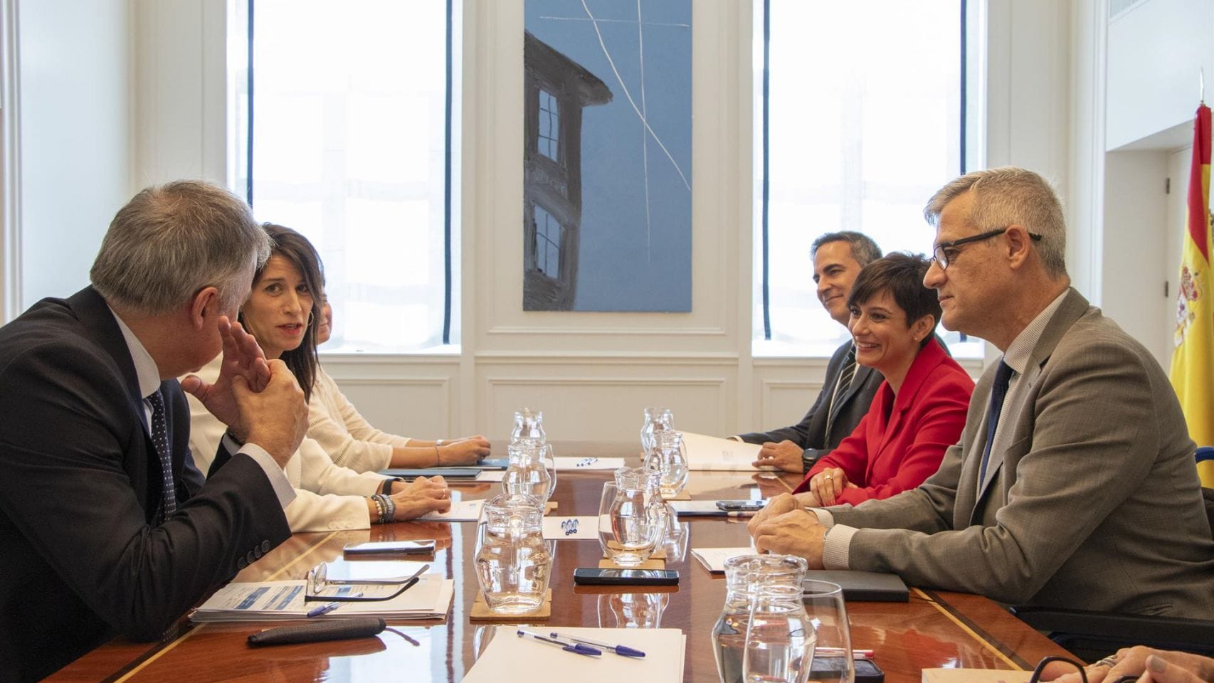 La ministra de Vivienda y Agenda Urbana, Isabel Rodríguez, y la conselleira de Vivenda e Planificación de Infraestruturas, María Martínez Allegue, en la reunión