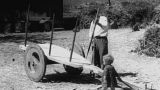 Proyección de 'O carro e o home' de Antonio Román en A Coruña